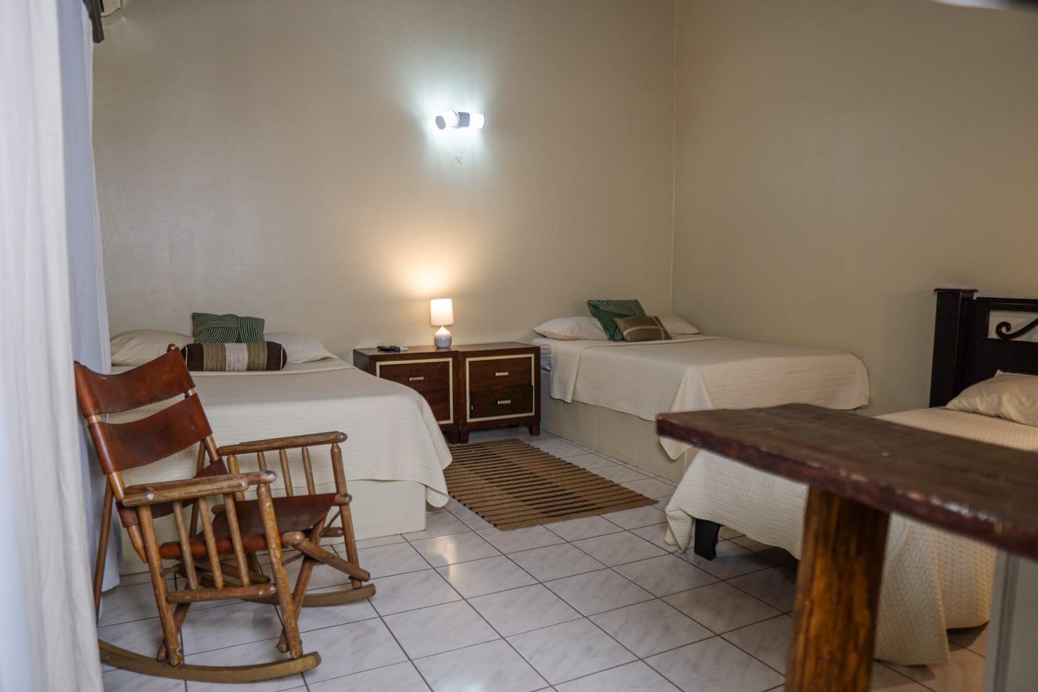 Hotel Y Cabinas Del Tropico Guápiles Buitenkant foto