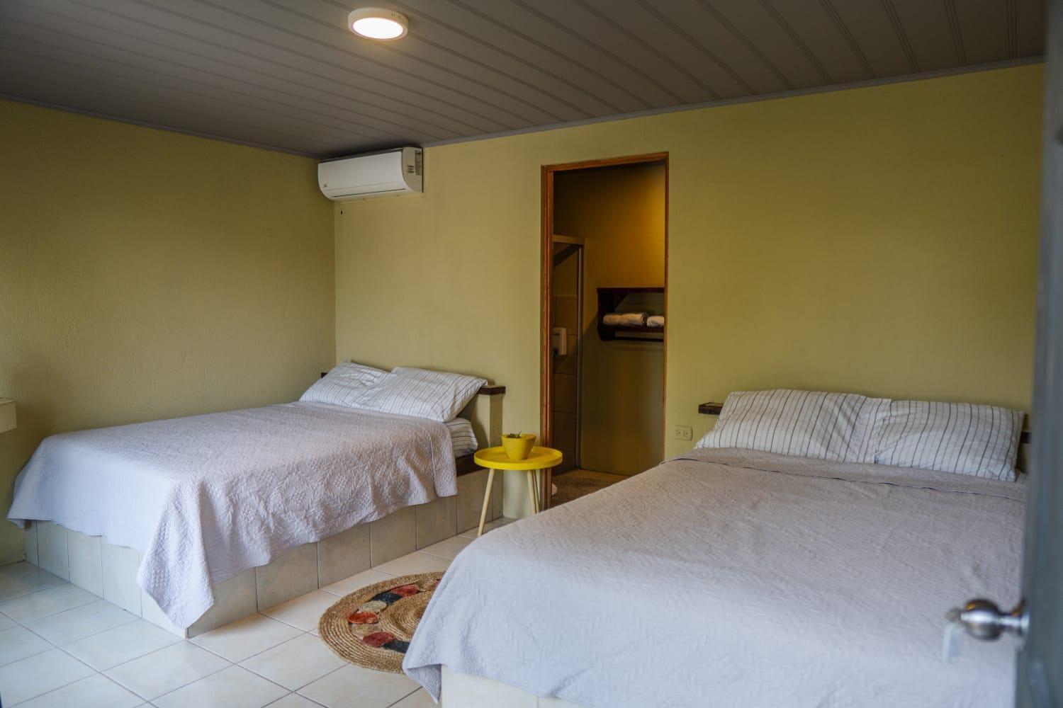 Hotel Y Cabinas Del Tropico Guápiles Buitenkant foto