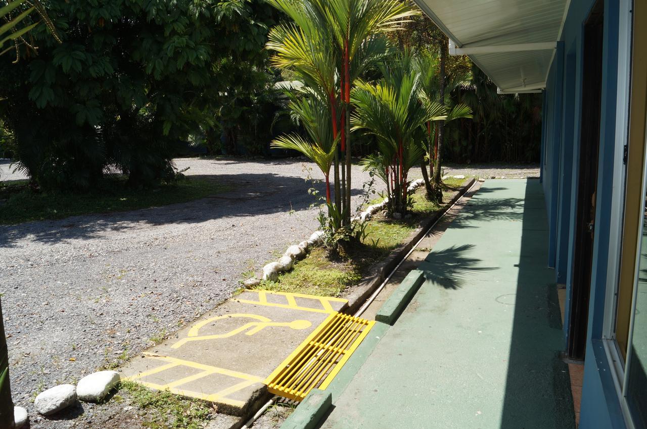 Hotel Y Cabinas Del Tropico Guápiles Buitenkant foto