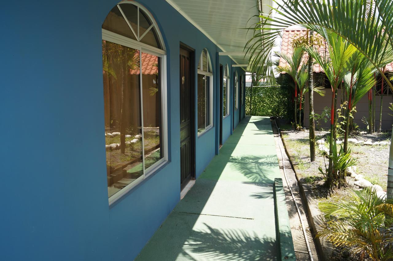 Hotel Y Cabinas Del Tropico Guápiles Buitenkant foto